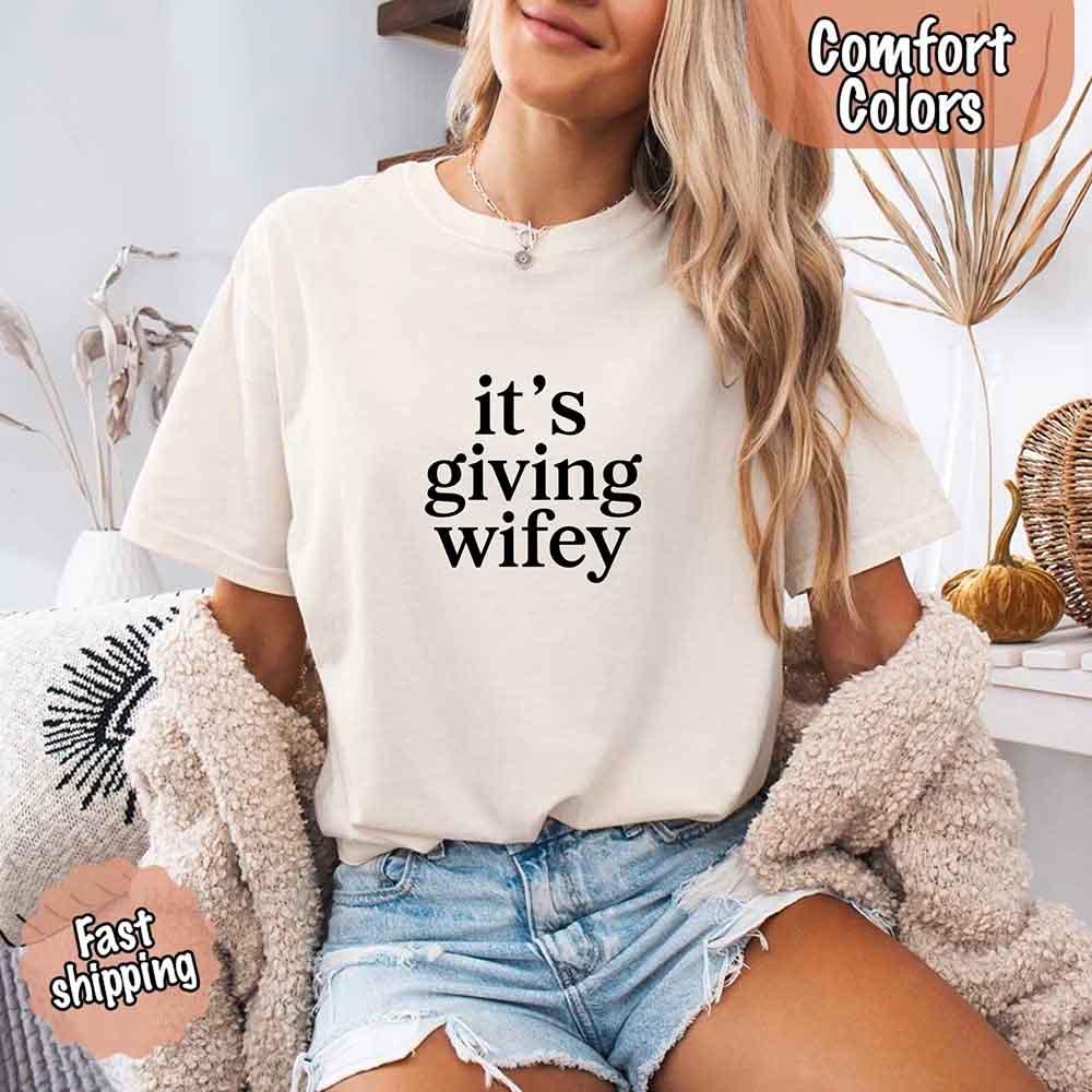 It's Giving Wifey Comfort Colors Tee – Bride to Be Wedding Gift