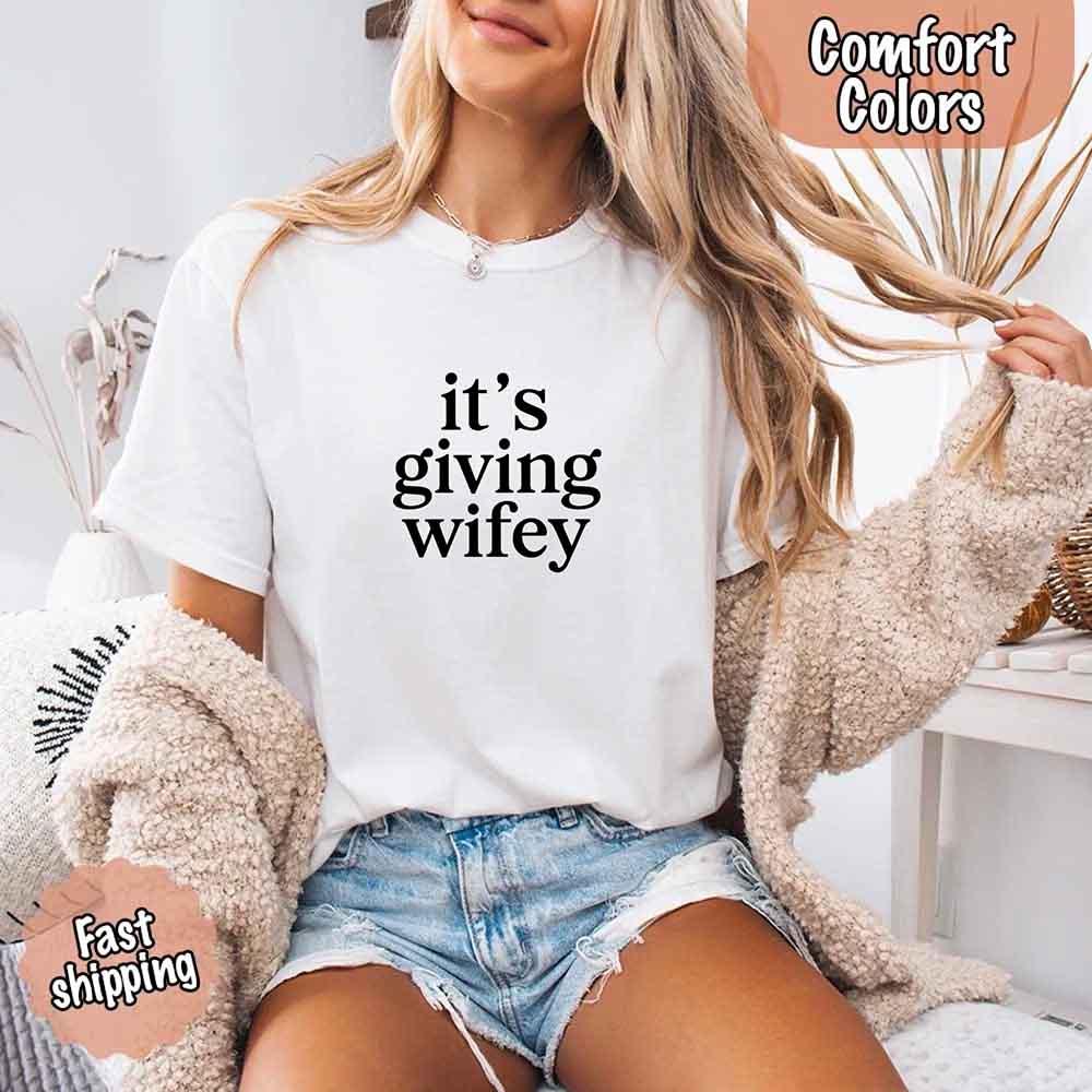It's Giving Wifey Comfort Colors Tee – Bride to Be Wedding Gift