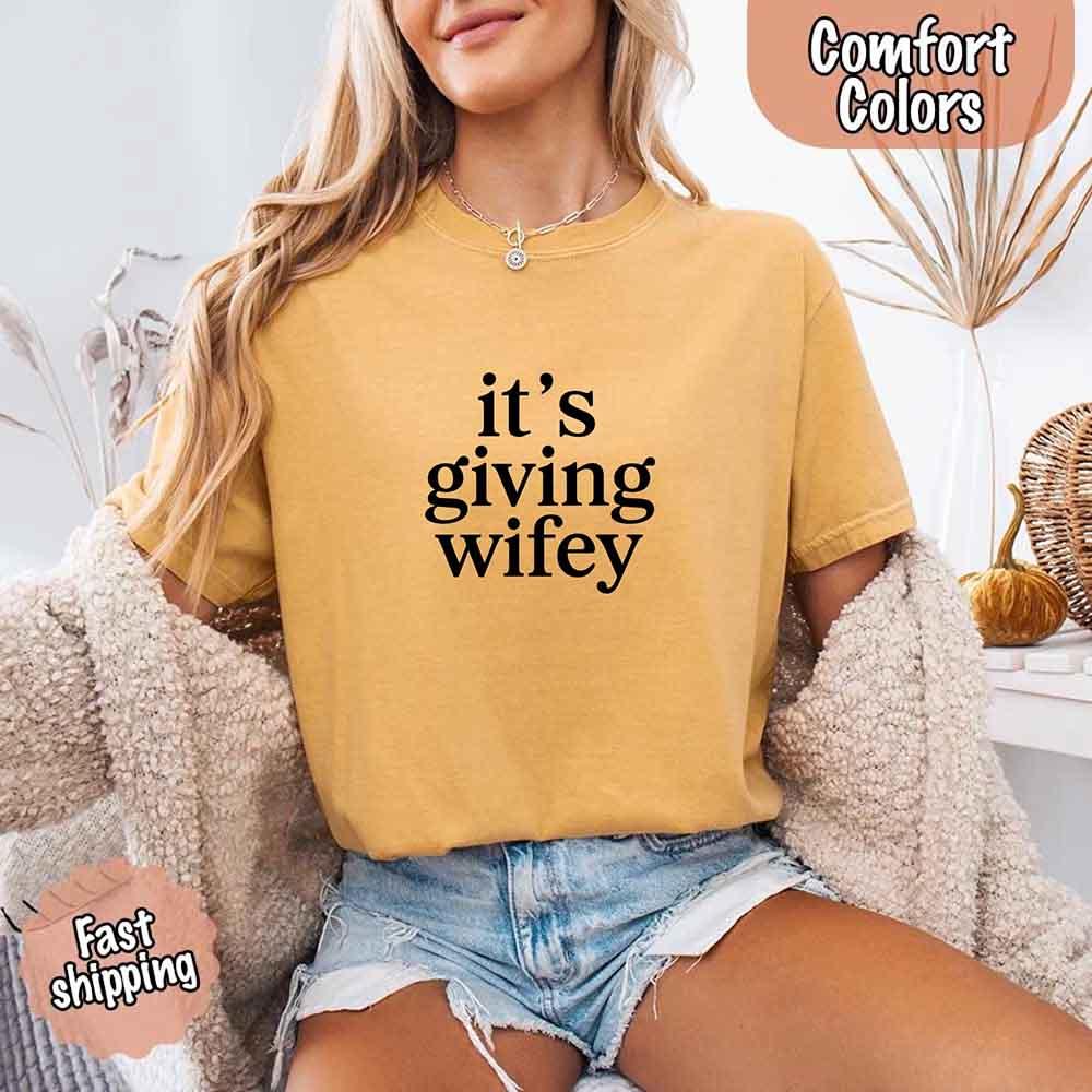 It's Giving Wifey Comfort Colors Tee – Bride to Be Wedding Gift