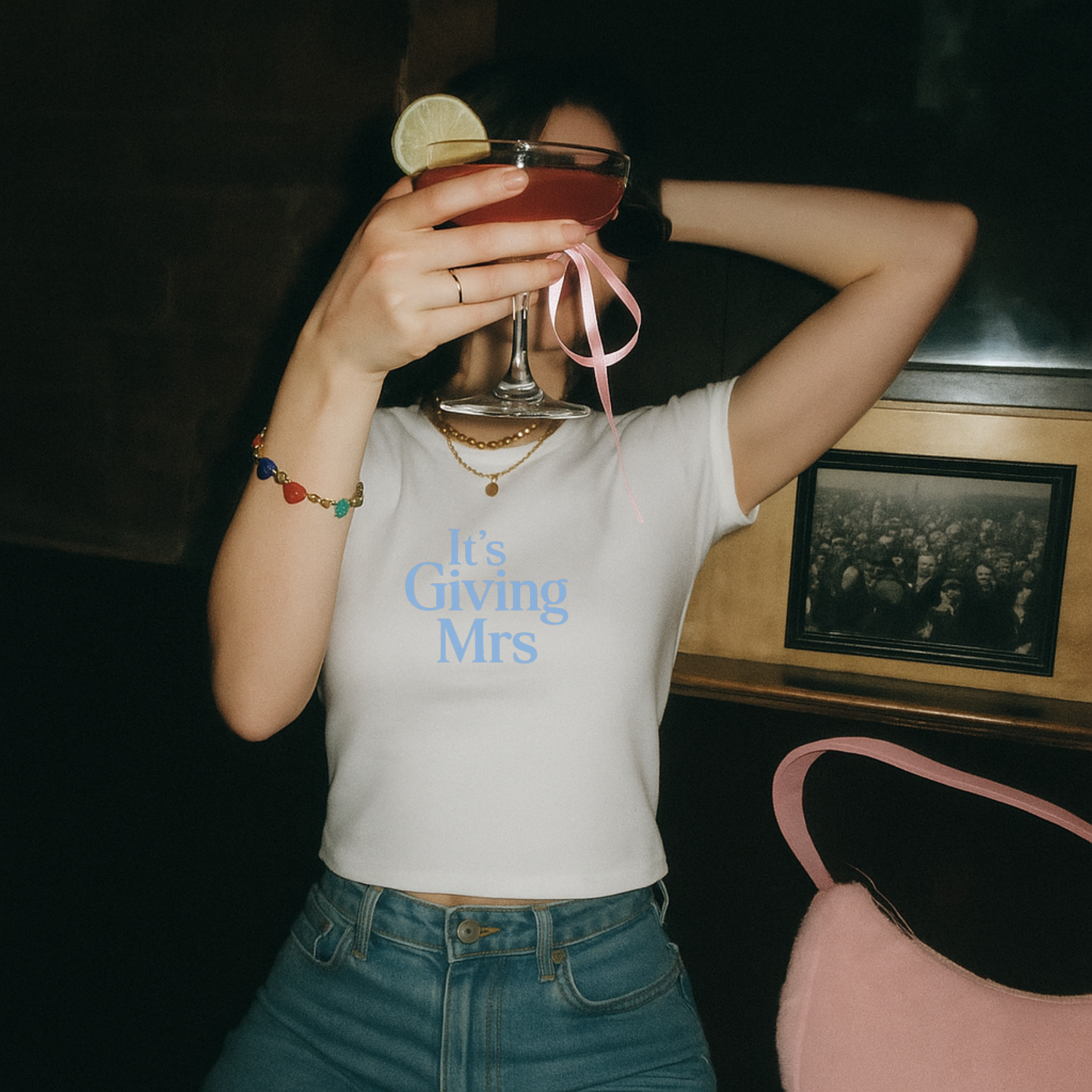 It's Giving Mrs Graphic Tee – Bride Bachelorette Wedding Shirt